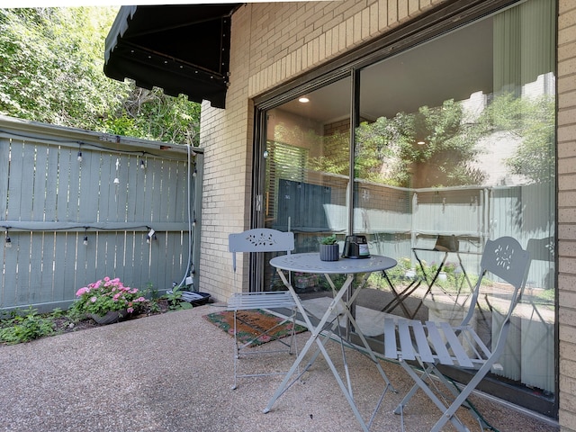2633 Mccart Ave, Fort Worth, TX 76110 - view of patio / terrace