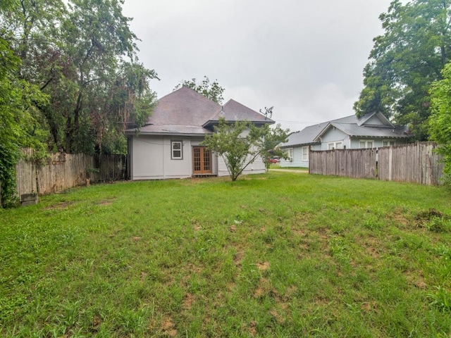 500 N Virginia St, Terrell, TX 75160 - view of yard featuring french doors