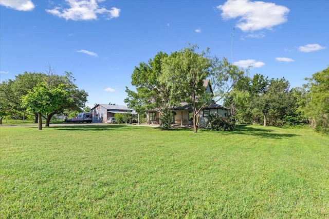 807 Berger Rd, West, TX 76691 - view of green lawn