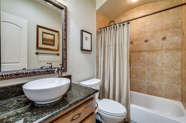 full bathroom with a textured wall, toilet, vanity, and shower / bath combo