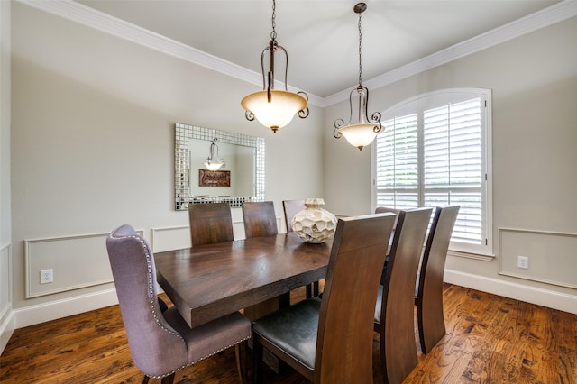 dining space featuring ornamental molding, wood finished floors, and baseboards