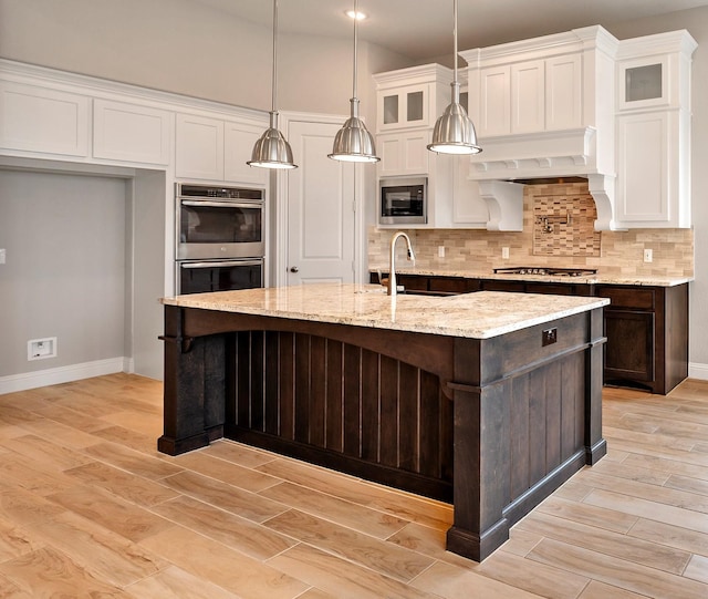 1116 Lake Hills Trl, Roanoke, TX 76262 - kitchen with stainless steel appliances, a sink, light wood finished floors, baseboards, and recessed lighting
