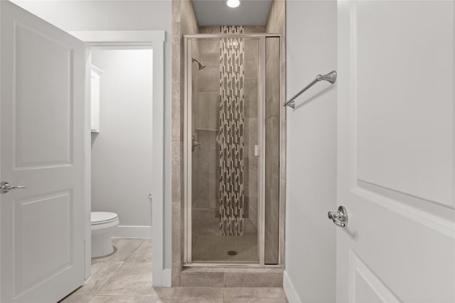 1317 Palm Canyon Dr, Dallas, TX 75204 - bathroom with baseboards, a shower stall, and toilet
