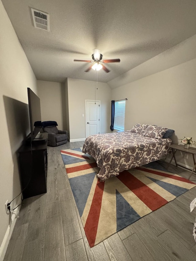 252 Harvard Ln, Springtown, TX 76082 - bedroom with baseboards, a textured ceiling, ceiling fan, and wood finished floors