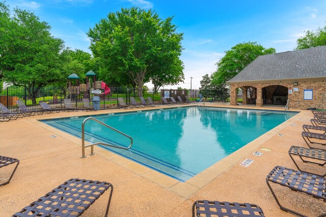 5604 Ridgeson Dr, Mckinney, TX 75071 - community pool with fence and a patio