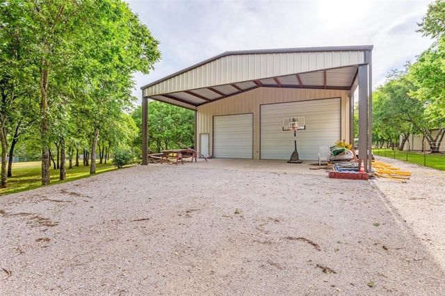1811 Ashford Ln, Midlothian, TX 76065 - garage featuring a detached garage