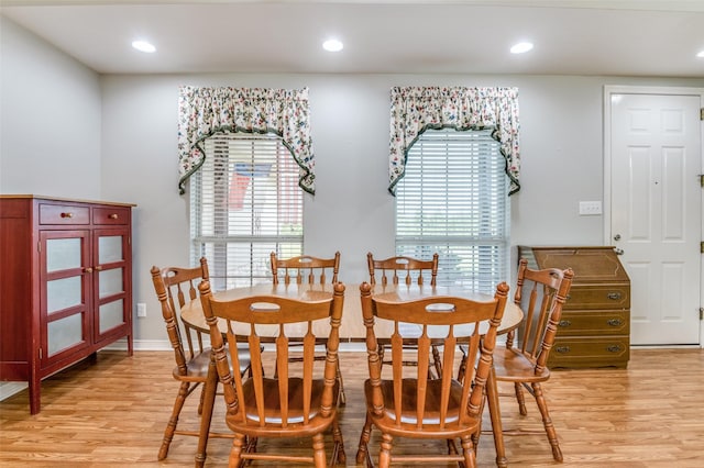 1811 Ashford Ln, Midlothian, TX 76065 - dining area with light wood-style floors, recessed lighting, and baseboards