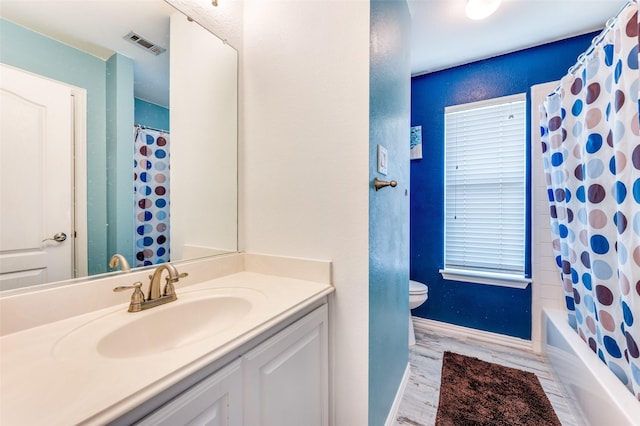 3625 Cottonwood Springs Dr, The Colony, TX 75056 - bathroom featuring toilet, baseboards, vanity, wood finished floors, and shower / bathtub combination with curtain
