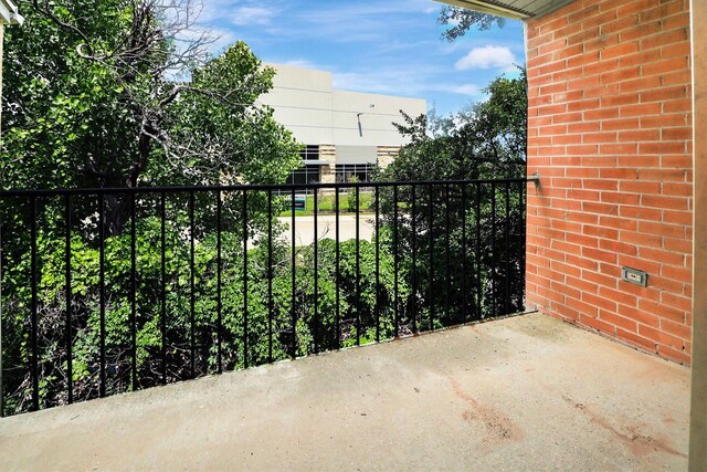 534 E Ave J Unit A, Grand Prairie, TX 75050 - unfurnished room featuring ceiling fan, baseboards, ornamental molding, and light wood-style flooring