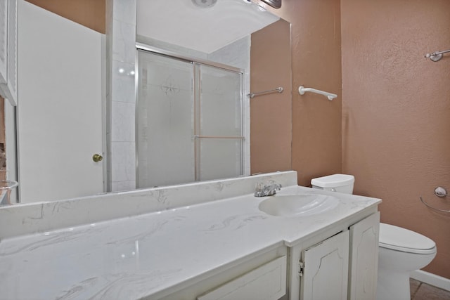 400 E Williamsburg Mnr, Arlington, TX 76014 - full bathroom with toilet, a shower stall, vanity, and a textured wall