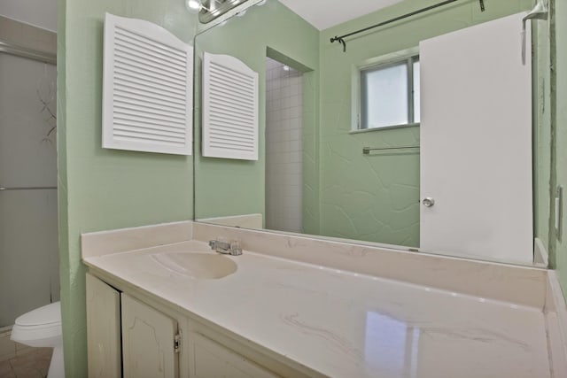 400 E Williamsburg Mnr, Arlington, TX 76014 - bathroom with toilet, vanity, and a shower