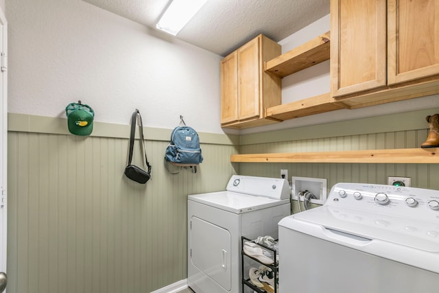 3101 Gilchrist Dr, Waco, TX 76655 - laundry area with independent washer and dryer, cabinet space, wainscoting, and a textured ceiling