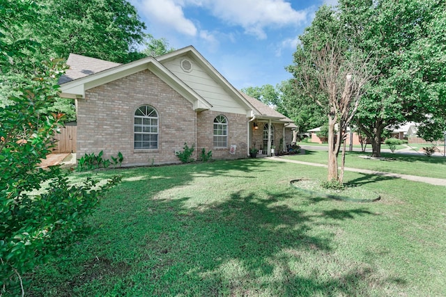 400 Houston St, Sulphur Springs, TX 75482 - ranch-style home featuring brick siding