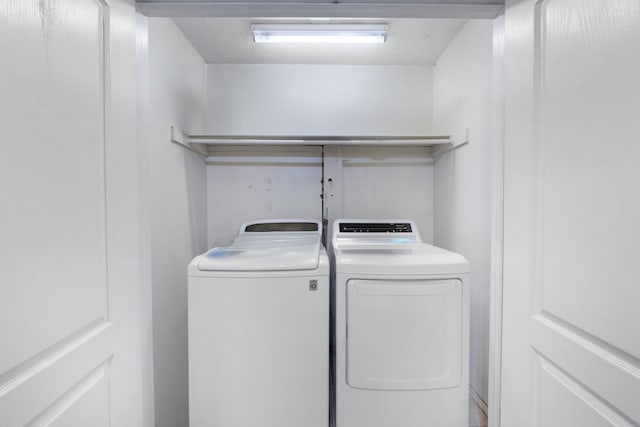 400 Houston St, Sulphur Springs, TX 75482 - laundry room featuring separate washer and dryer and a textured ceiling