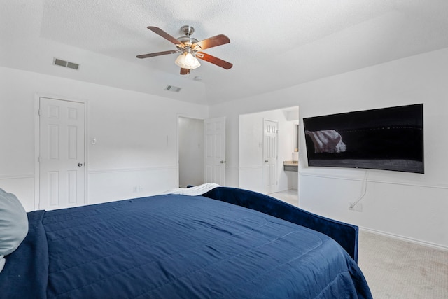 1426 Northridge Dr, Carrollton, TX 75006 - carpeted bedroom featuring a ceiling fan, ensuite bath, and a textured ceiling