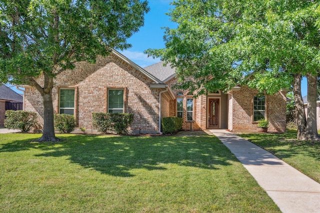 view of front of property featuring a front yard and brick siding