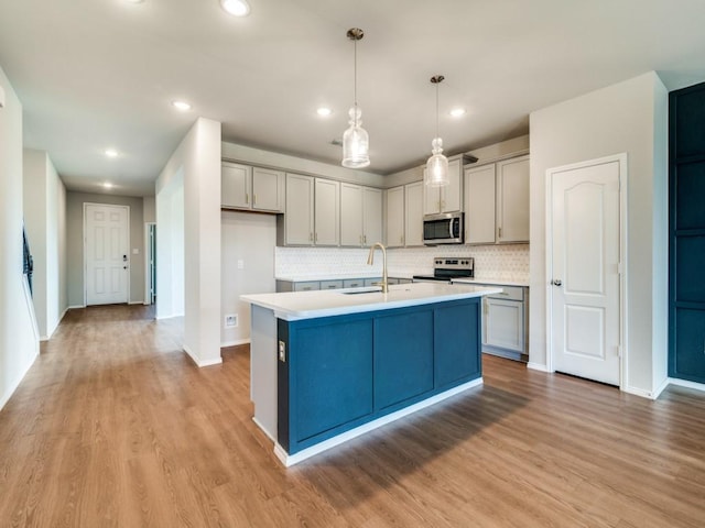 3305 Brentwood Cv, Forney, TX 75126 - kitchen with stainless steel appliances, a sink, light countertops, light wood finished floors, and tasteful backsplash
