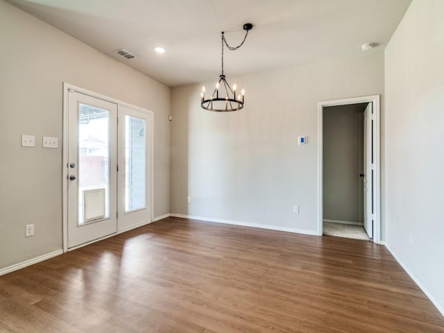 3305 Brentwood Cv, Forney, TX 75126 - unfurnished room featuring a chandelier, wood finished floors, baseboards, and a smoke detector