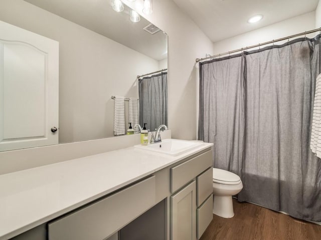 3305 Brentwood Cv, Forney, TX 75126 - bathroom with wood finished floors, toilet, vanity, recessed lighting, and shower / bath combo with shower curtain