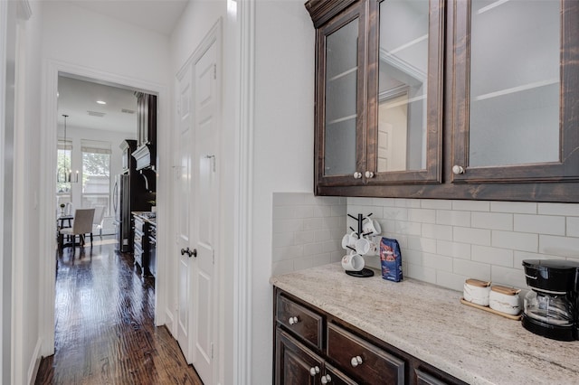 901 Clear Water Dr, Allen, TX 75013 - bar area featuring dark wood-style flooring and backsplash