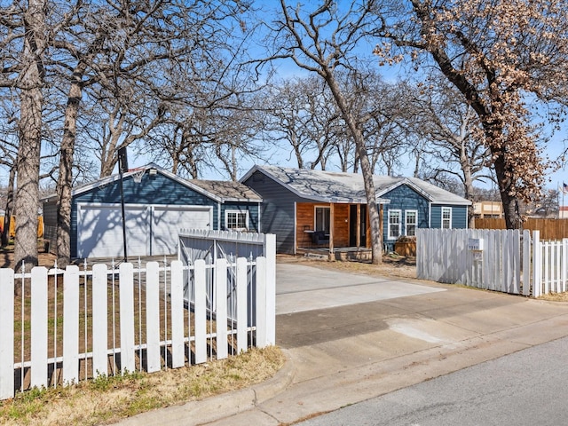 3939 Ermis St, Haltom City, TX 76111 - view of front facade featuring concrete driveway and a fenced front yard