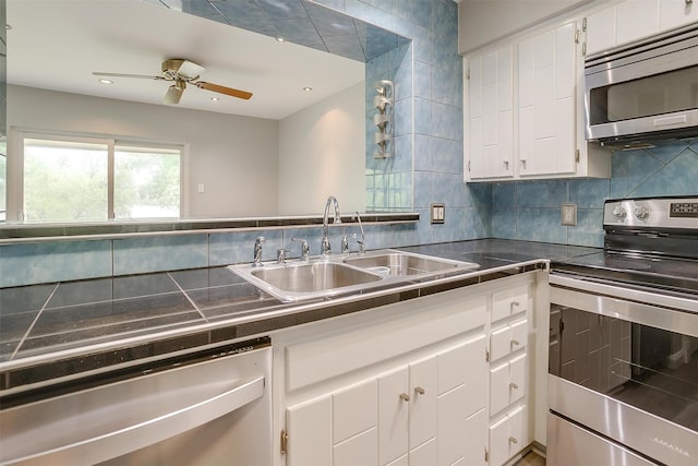 390 Driftwood Ct Unit 3B-1, Azle, TX 76020 - kitchen featuring appliances with stainless steel finishes, a sink, tasteful backsplash, a ceiling fan, and recessed lighting