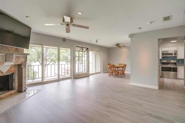 390 Driftwood Ct Unit 3B-1, Azle, TX 76020 - living area featuring a ceiling fan, light wood-style flooring, baseboards, a premium fireplace, and recessed lighting