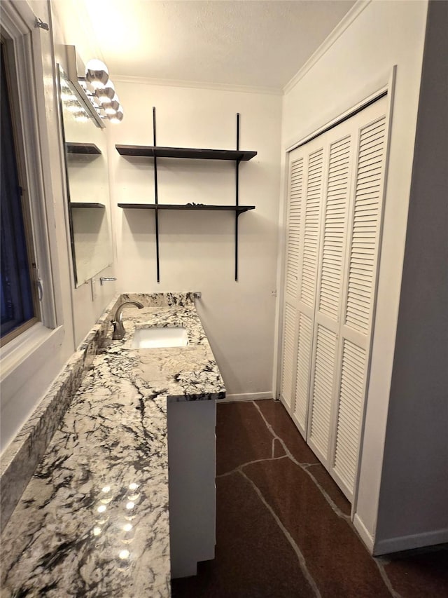 2804 Lynn Dell Dr, Tool, TX 75143 - bathroom featuring crown molding, baseboards, vanity, and a closet