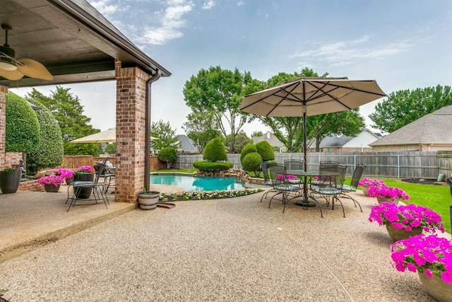 view of patio / terrace with a fenced backyard, a ceiling fan, and outdoor dining area