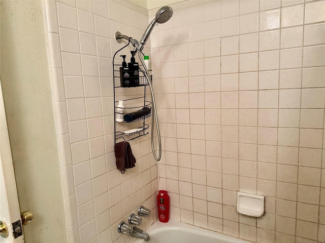 7302 Hardwood Trl, Dallas, TX 75249 - full bath with bathtub / shower combination