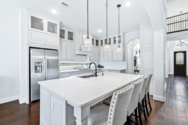 206 Stallion Ln, Hickory Creek, TX 75065 - kitchen featuring appliances with stainless steel finishes, arched walkways, dark wood finished floors, baseboards, and recessed lighting