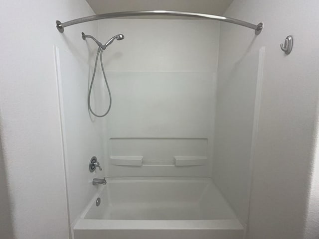 10009 Iron Ridge Dr, Fort Worth, TX 76140 - bathroom featuring washtub / shower combination