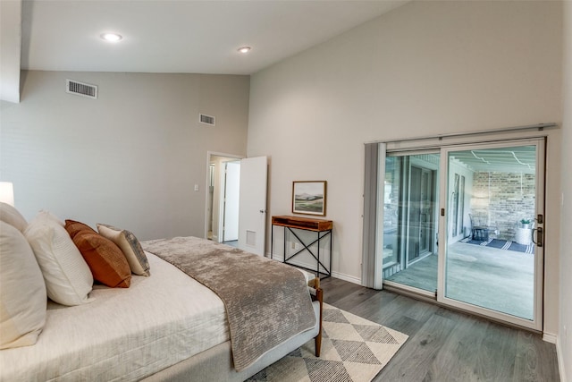 2701 W Prairie Creek Dr, Richardson, TX 75080 - bedroom featuring access to outside, wood finished floors, high vaulted ceiling, baseboards, and recessed lighting