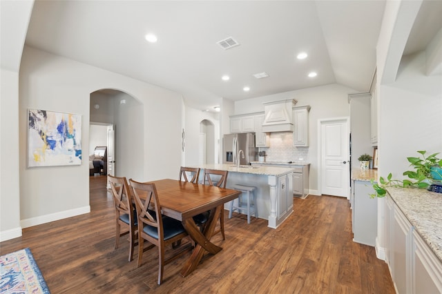 432 Sagebrush Dr, Aledo, TX 76008 - dining room with arched walkways, dark wood-style floors, recessed lighting, vaulted ceiling, and baseboards