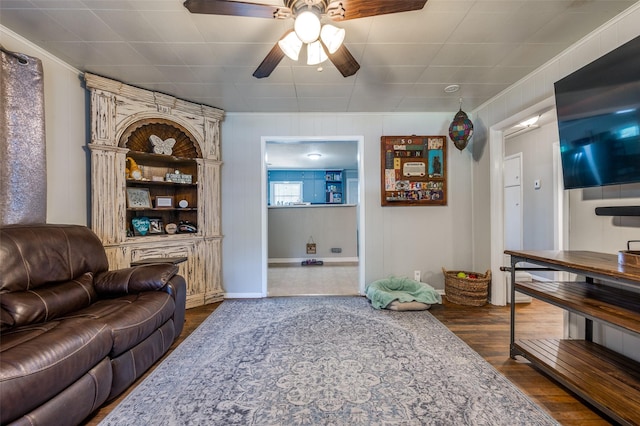 1119 Mccormick St, Denton, TX 76201 - living area with wood finished floors and ceiling fan