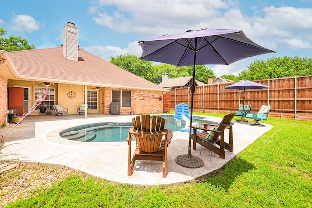 view of swimming pool featuring ceiling fan and a patio