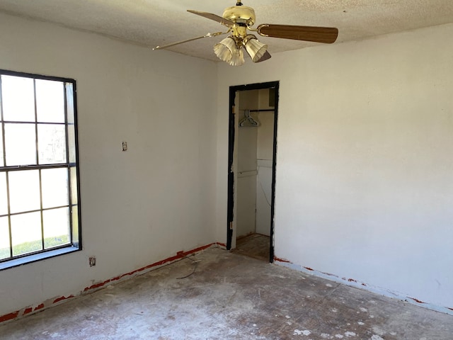 501 S Clay St, Henrietta, TX 76365 - spare room featuring a ceiling fan and a textured ceiling