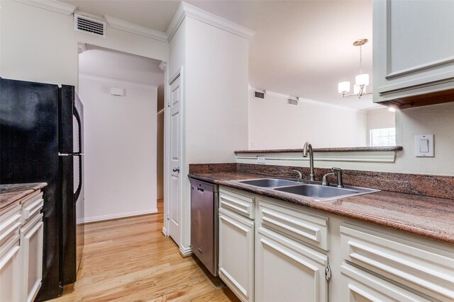 2524 Preston Rd Unit 204, Plano, TX 75093 - kitchen featuring a sink, stainless steel dishwasher, freestanding refrigerator, ornamental molding, and light wood-style floors