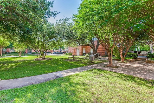 2524 Preston Rd Unit 204, Plano, TX 75093 - surrounding community featuring a lawn