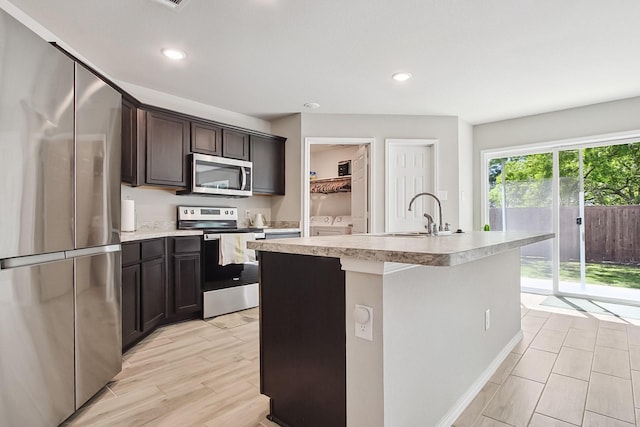 115 Rock Creek Ln, Terrell, TX 75160 - kitchen with stainless steel appliances, independent washer and dryer, a sink, light countertops, and recessed lighting