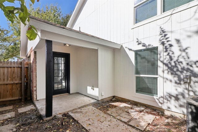 2401 Sherry St Unit A & B, Arlington, TX 76014 - entrance to property featuring fence and a patio area