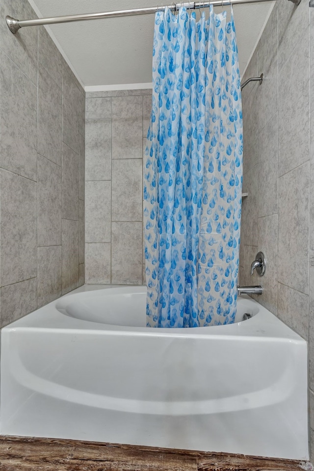 5500 Persimmon Dr, Denton, TX 76207 - full bath featuring shower / tub combo with curtain