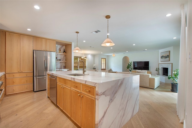 3314 Norcross Ln, Dallas, TX 75229 - kitchen featuring a sink, appliances with stainless steel finishes, light wood-style flooring, an island with sink, and recessed lighting