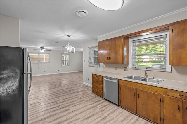 252 Brenda Dr, Shreveport, LA 71115 - kitchen featuring appliances with stainless steel finishes, a sink, light wood finished floors, and light countertops