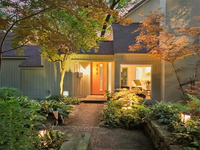 957 Easton Pl, Dallas, TX 75218 - doorway to property featuring roof with shingles