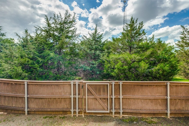 gate featuring fence