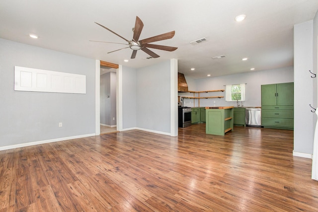 301 Sycamore St, Bardwell, TX 75101 - unfurnished living room with ceiling fan, wood finished floors, a sink, recessed lighting, and baseboards