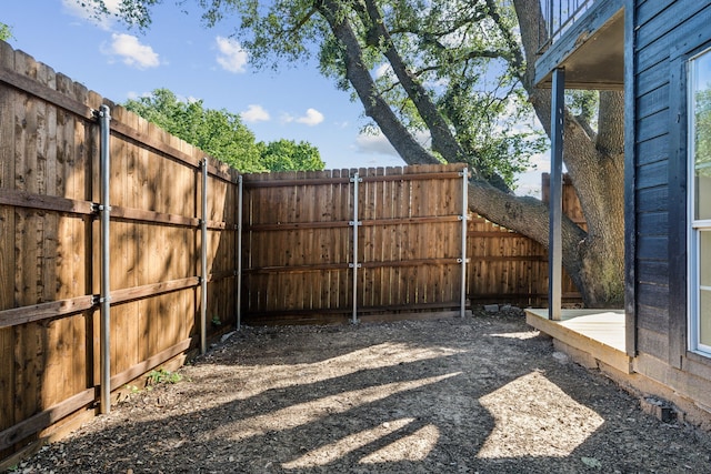 7525 Holly Hill Dr Unit 17, Dallas, TX 75231 - view of yard with fence