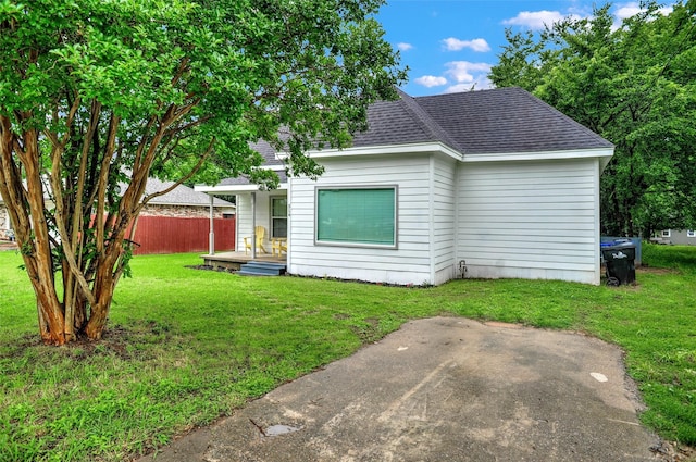 514 W Baker St, Denison, TX 75020 - view of front of property featuring a shingled roof