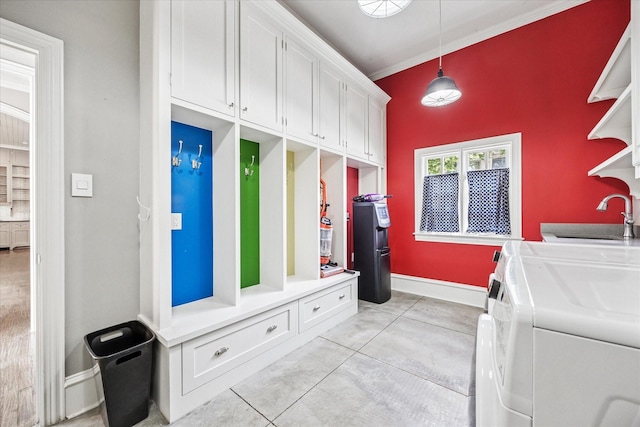 mudroom with a sink, washer and dryer, ornamental molding, and baseboards